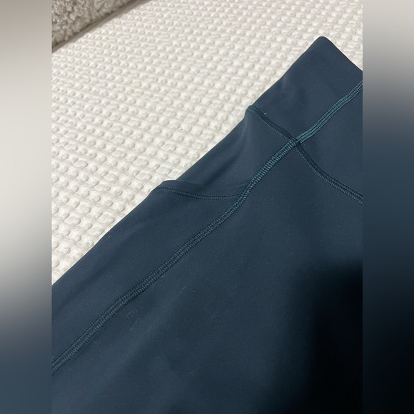 Lululemon Wunder Under SmoothCover Tight w/ Pockets 25" - size 4 - Picture 6 of 8